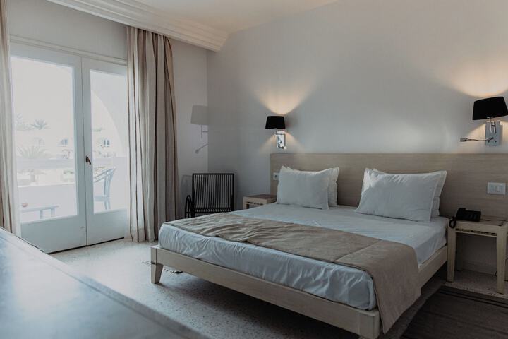 Room 12 of 33