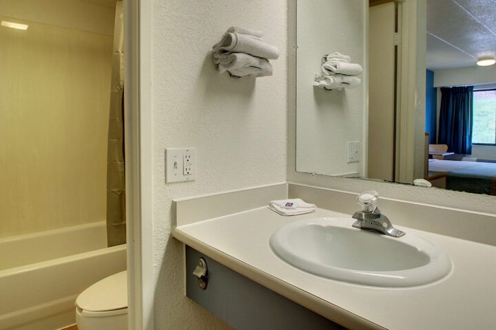2 Double Beds (1 of 4)