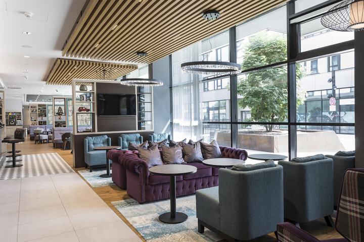 Lounge 16 of 18