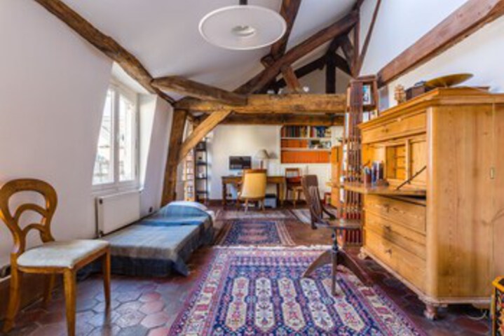 Room 12 of 27