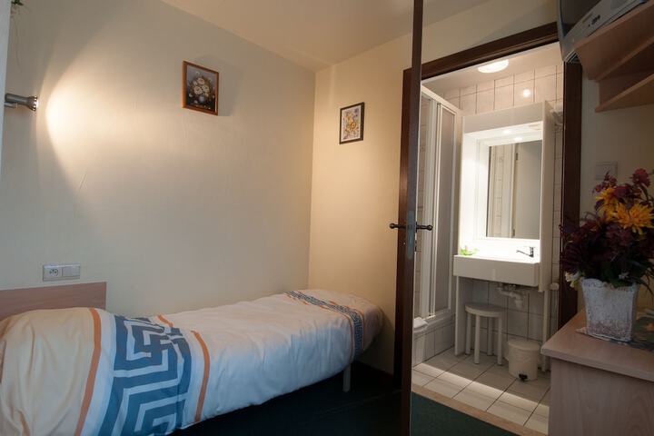 Room 2 of 23