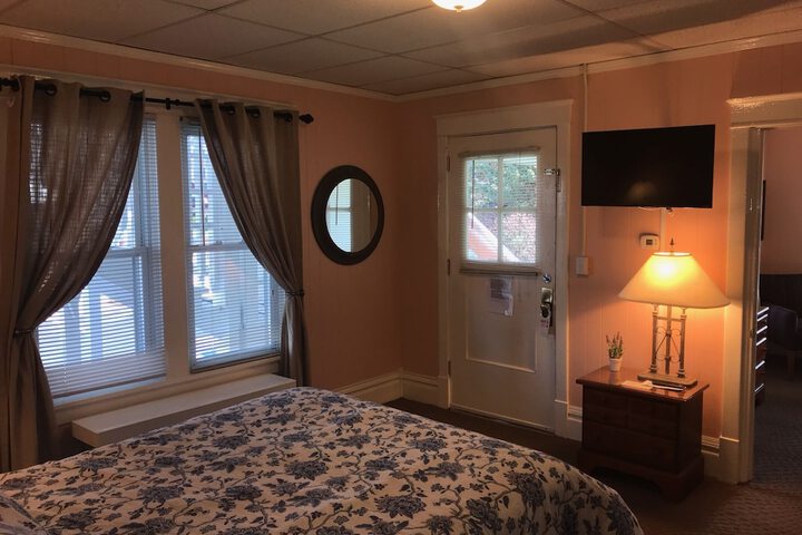 1 Queen Bed (5 of 45)