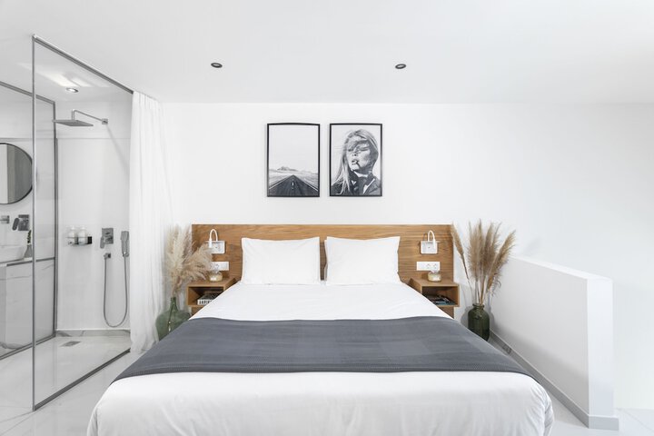 Room 10 of 100