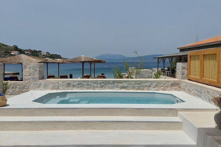 Pool 44 of 70