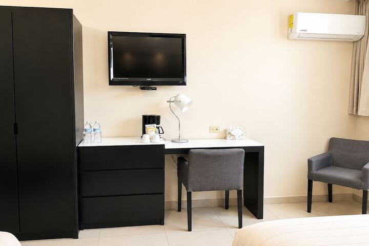 Room 11 of 43