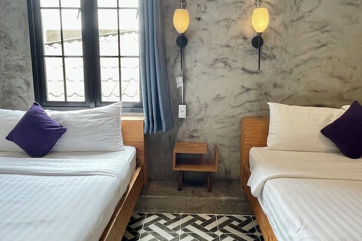 Room 13 of 37