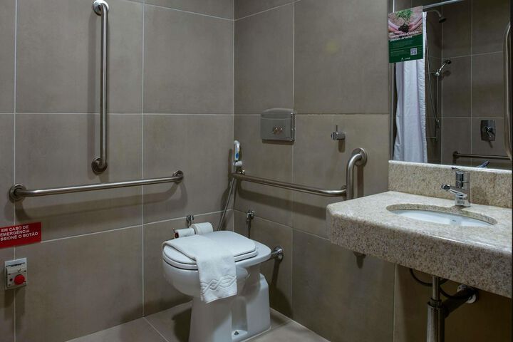 Room 32 of 110