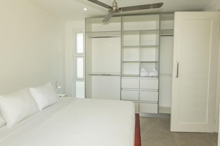 Room 13 of 120