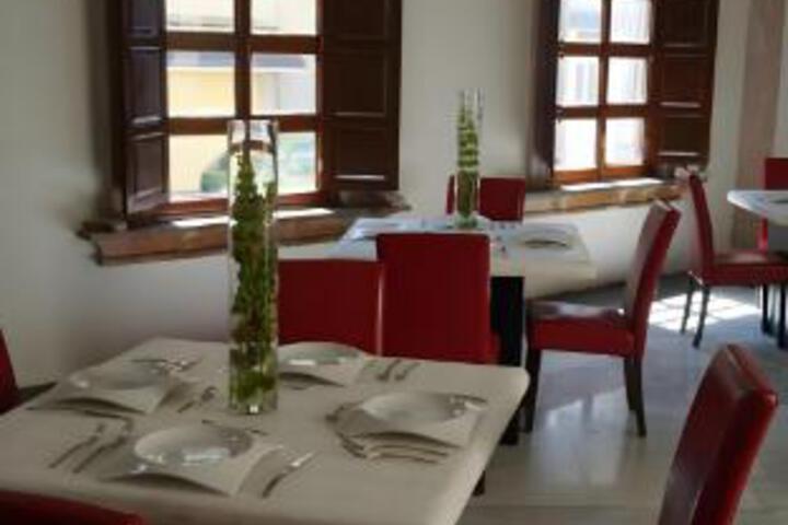 Dining 58 of 66