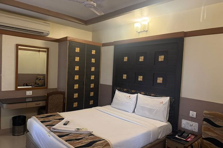 Room 4 of 14