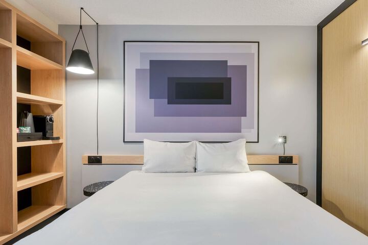 Room 27 of 52