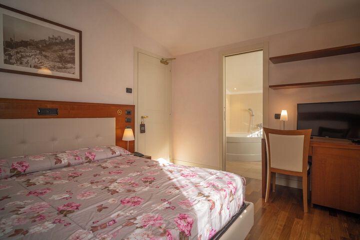 Room 26 of 89