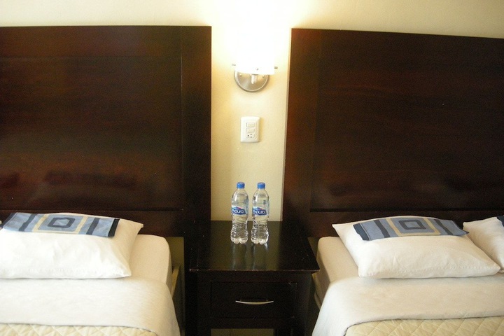 Room 2 of 33