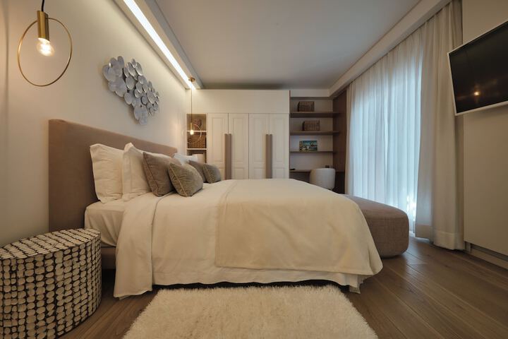 Room 32 of 187