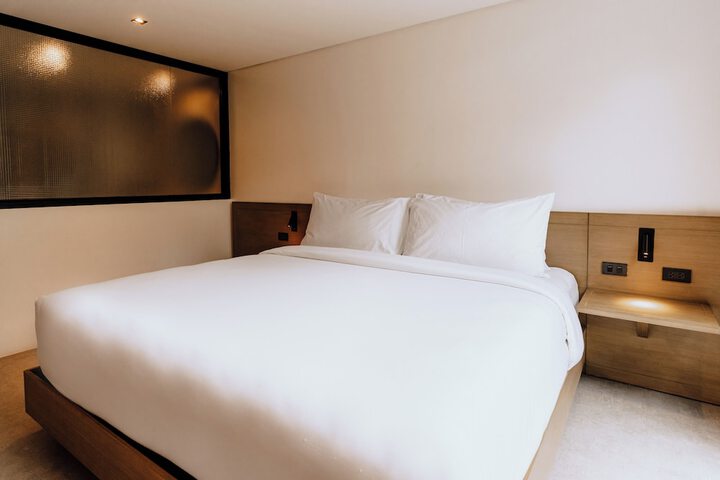 Room 25 of 104