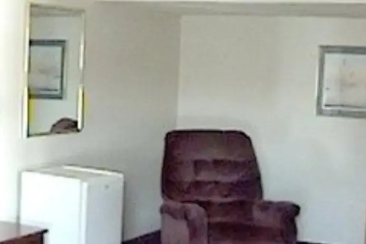 Photo of ECONOMY LODGE AND SUITES LINCOLN