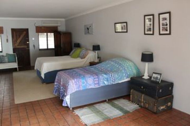 Room 6 of 10