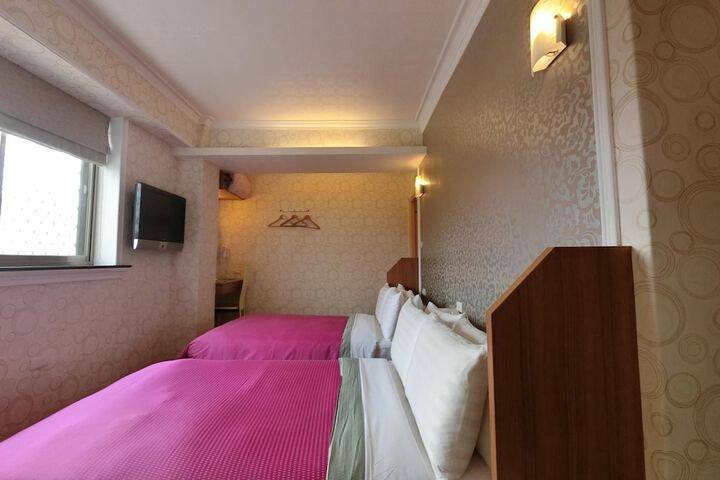 Room 15 of 22