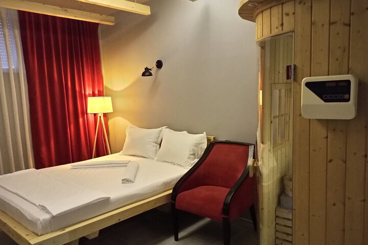 Room 68 of 80