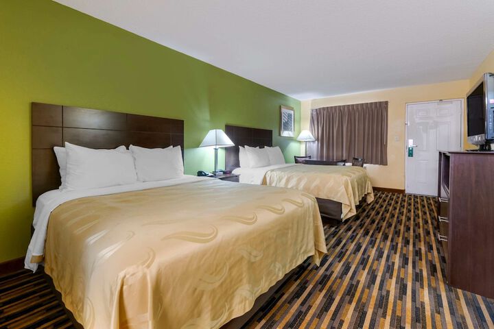 1 Queen Bed (12 of 13)