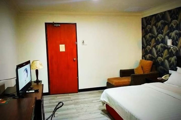 Room 16 of 32