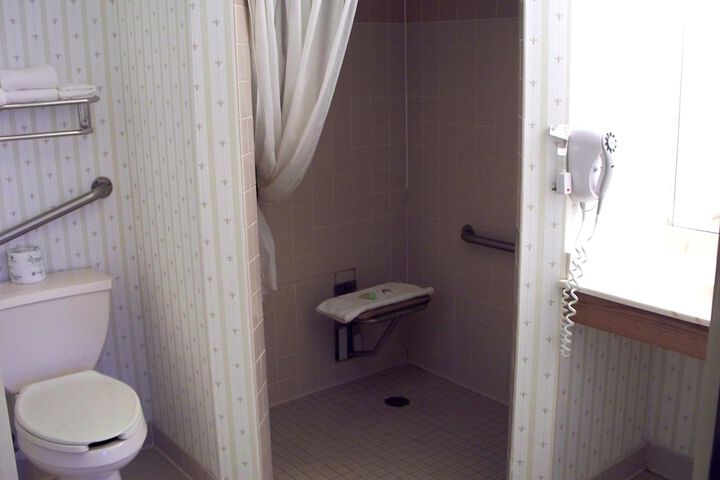 2 Queen Beds (4 of 11)