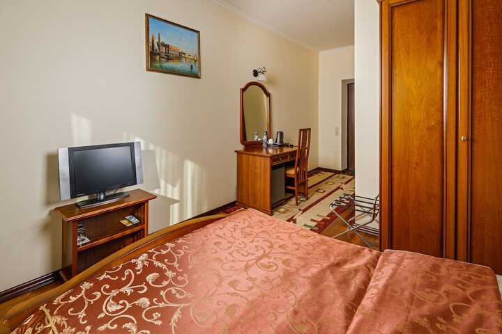Room 7 of 19