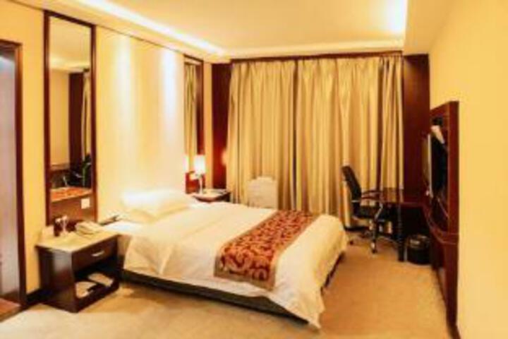 Room 6 of 8