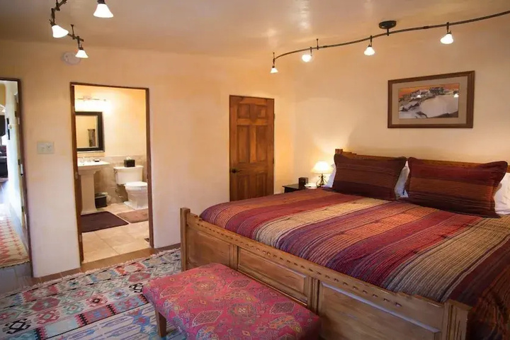 Room 6 of 11