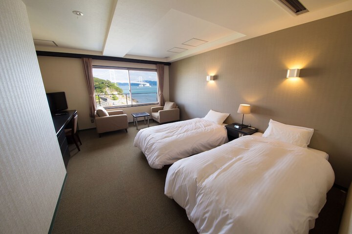 Room 4 of 25