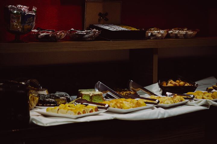 Dining 38 of 52