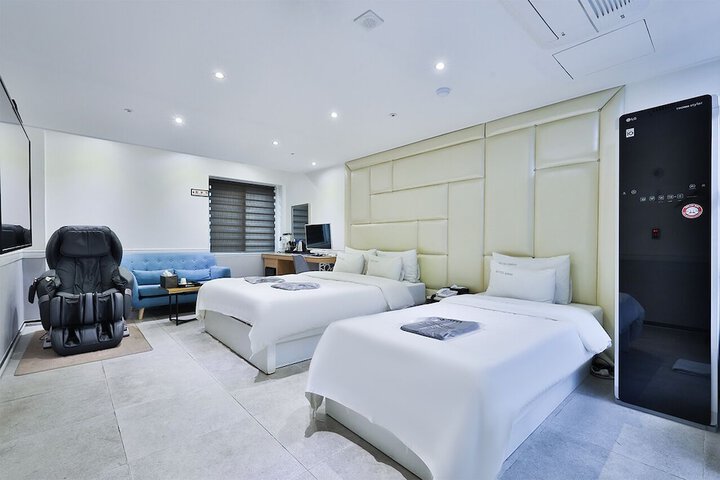 Room 8 of 34