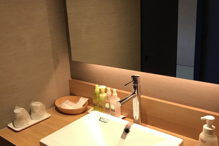 Room 27 of 63