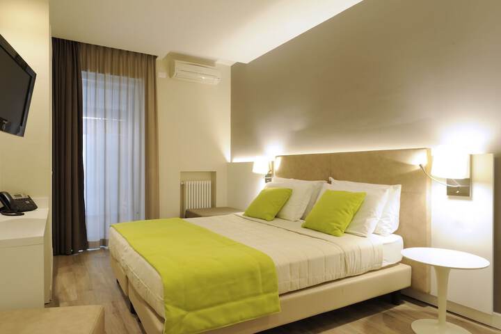 Room 8 of 30