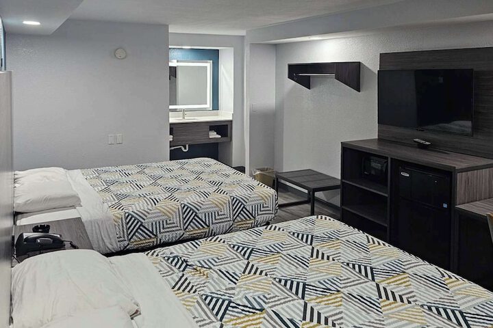 Room 9 of 14
