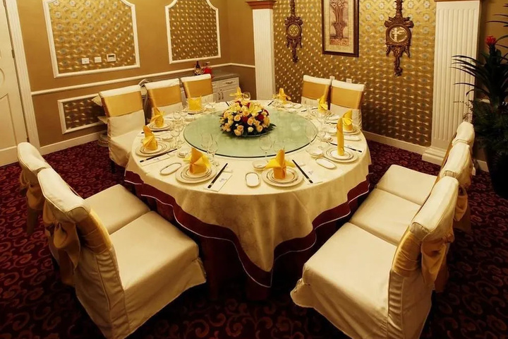 Dining 17 of 25