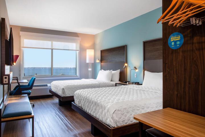 2 Queen Beds (5 of 9)