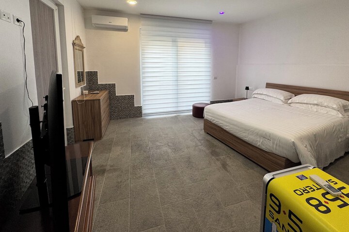 Room 26 of 65