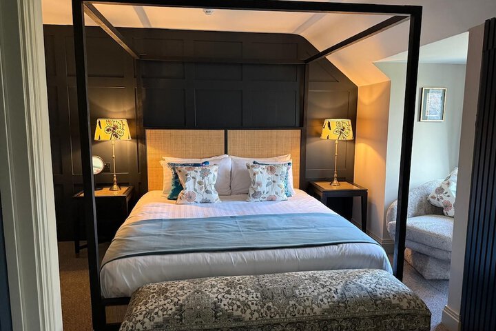 Room 5 of 32