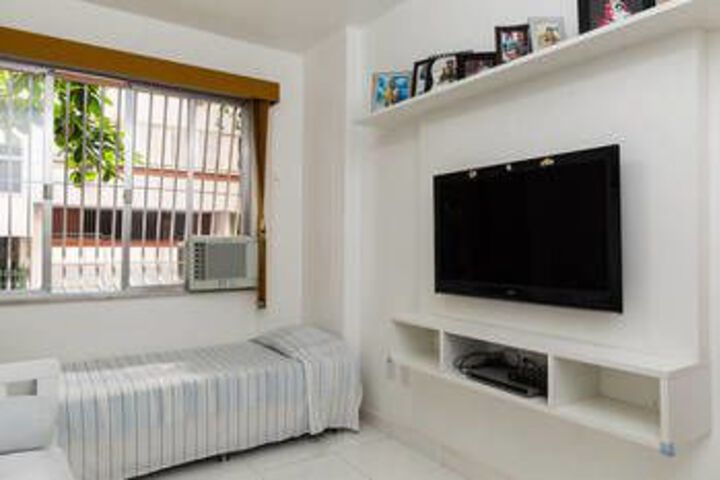 Room 6 of 17