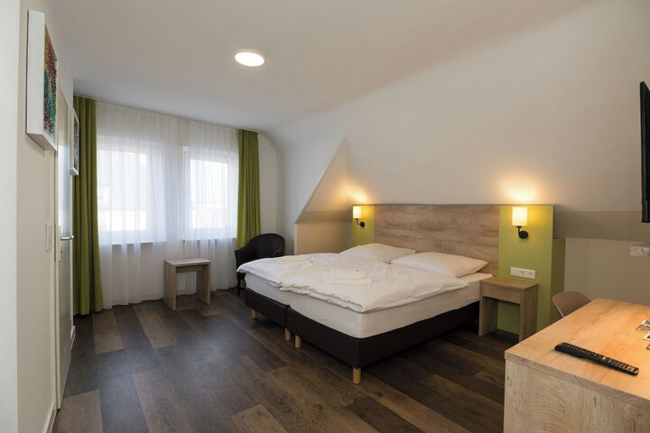 Room 30 of 85