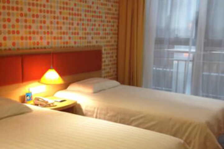 Room 3 of 8