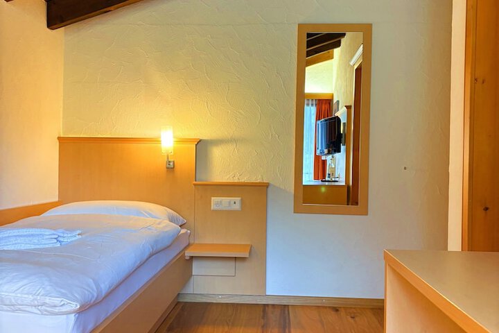 Room 11 of 62