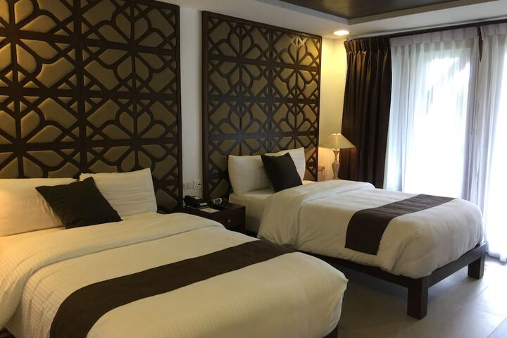 Room 19 of 80