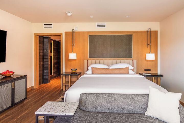 Room 40 of 177