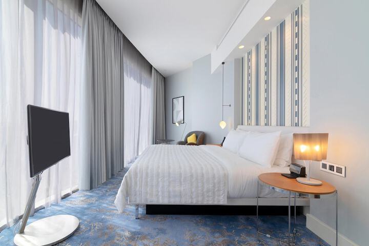 Room 12 of 72