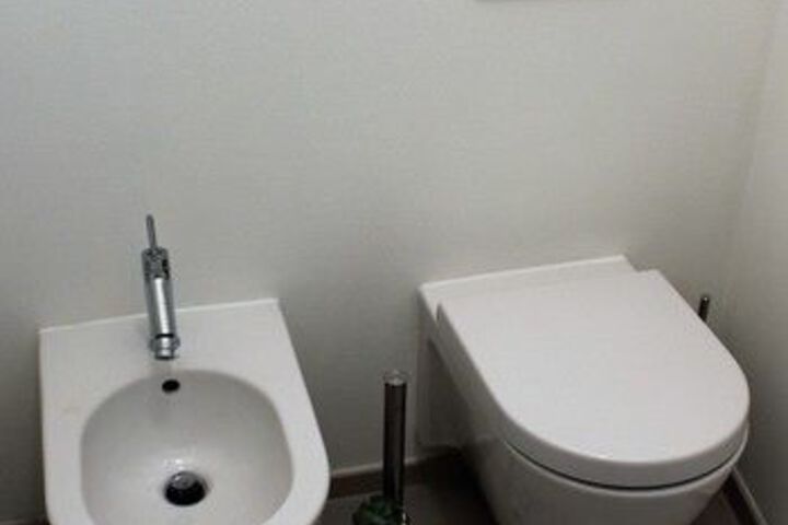 Room 2 of 20