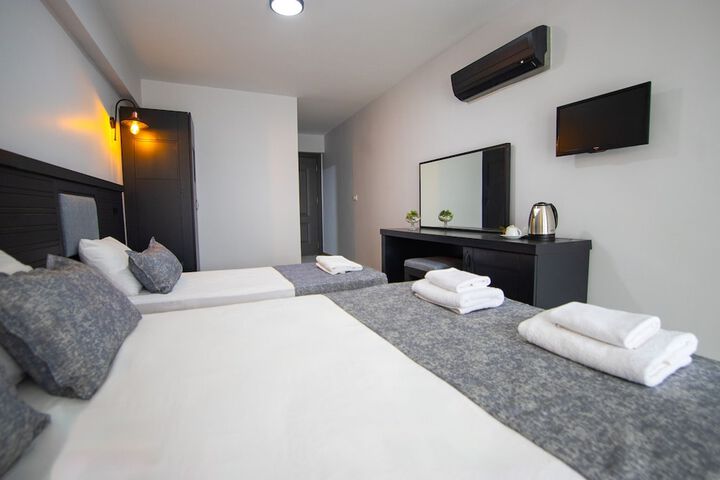 Room 10 of 18