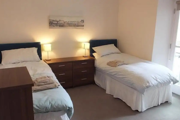 Room 4 of 18