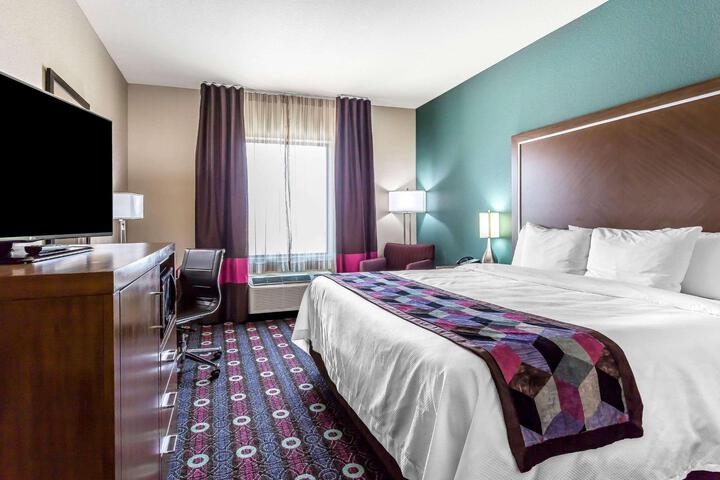 Standard | King Bed (4 of 14)
